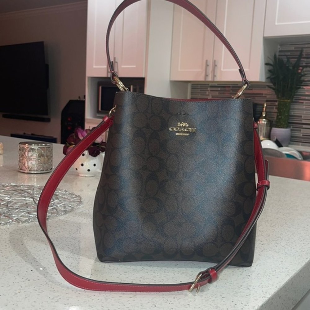 ❤️FINAL SALE❤️COACH Town Bucket Bag In Signature Canvas